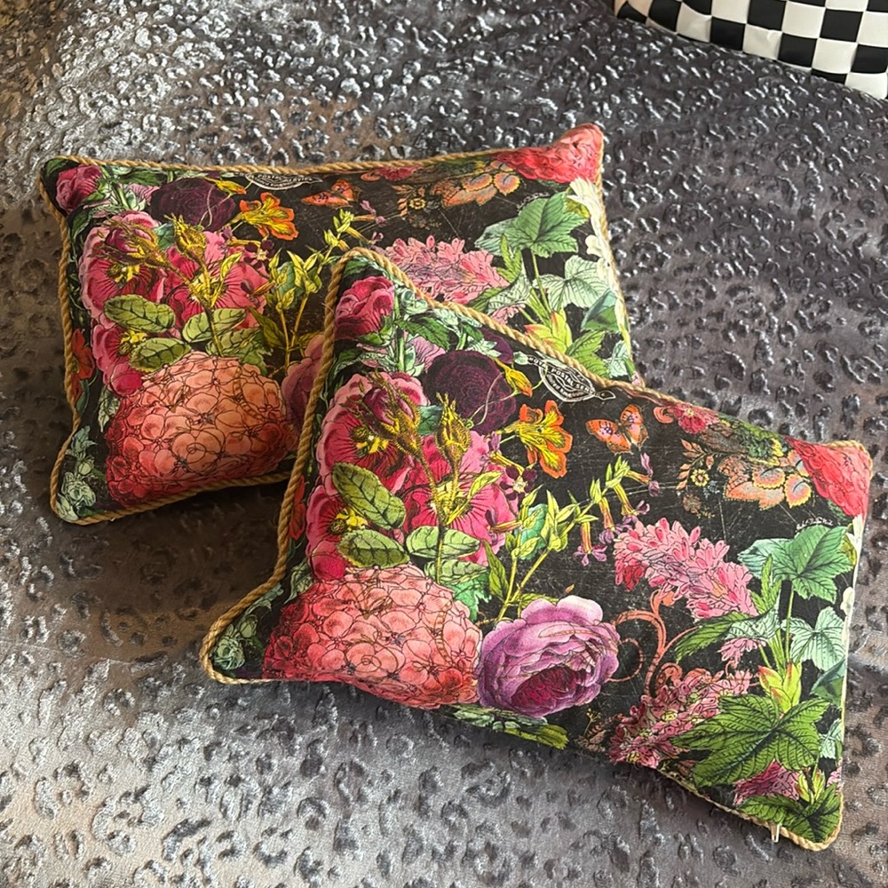 Floral 18” x 12” decorative pillows (2) - Beautiful condition. Full fluff.